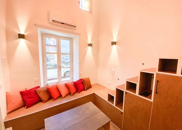 Charmant Studio Cosy Central